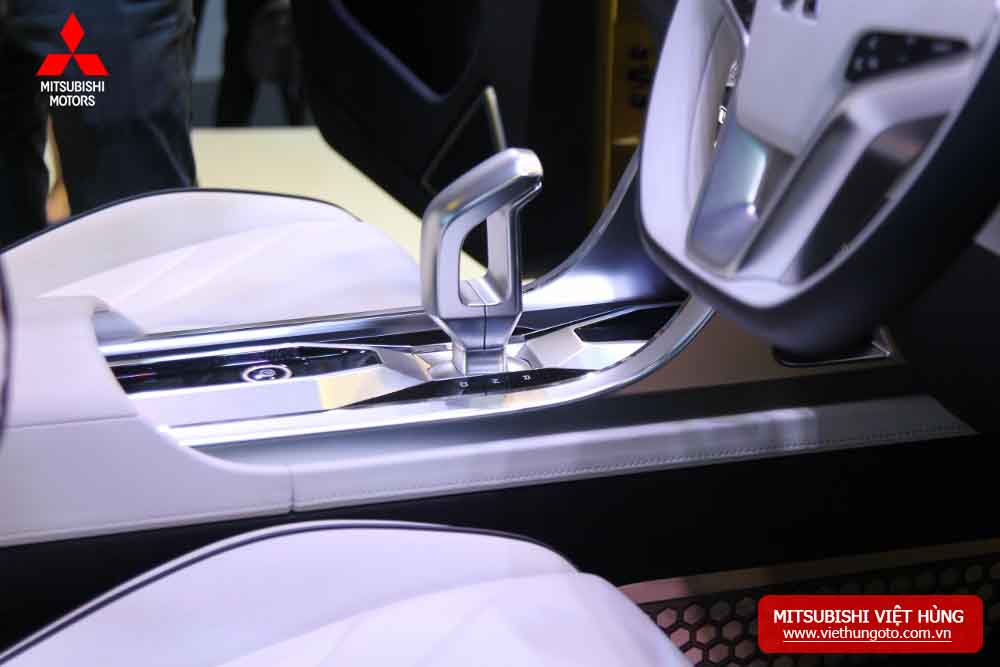 Mitsubishi XM - mẫu xe MPV đến từ tương lai tại VMS 2017