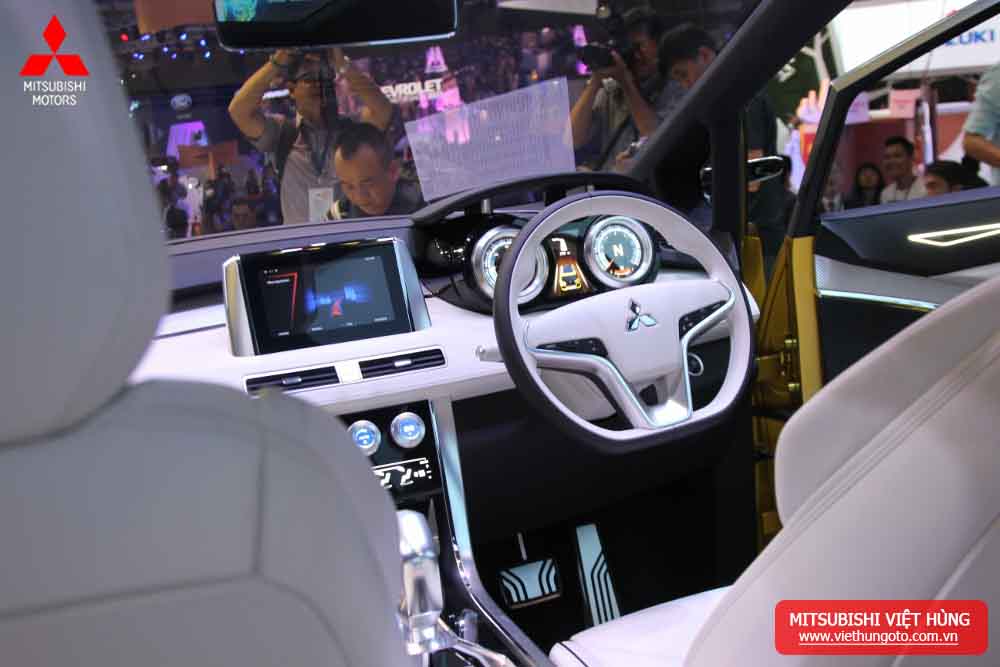 Mitsubishi XM - mẫu xe MPV đến từ tương lai tại VMS 2017